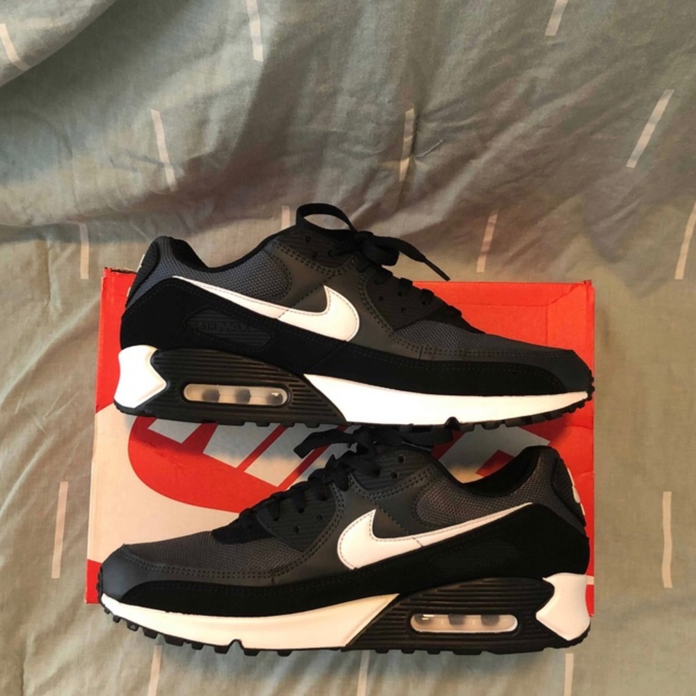 Nike Sneaker Airmax 90 black and white- Authentic